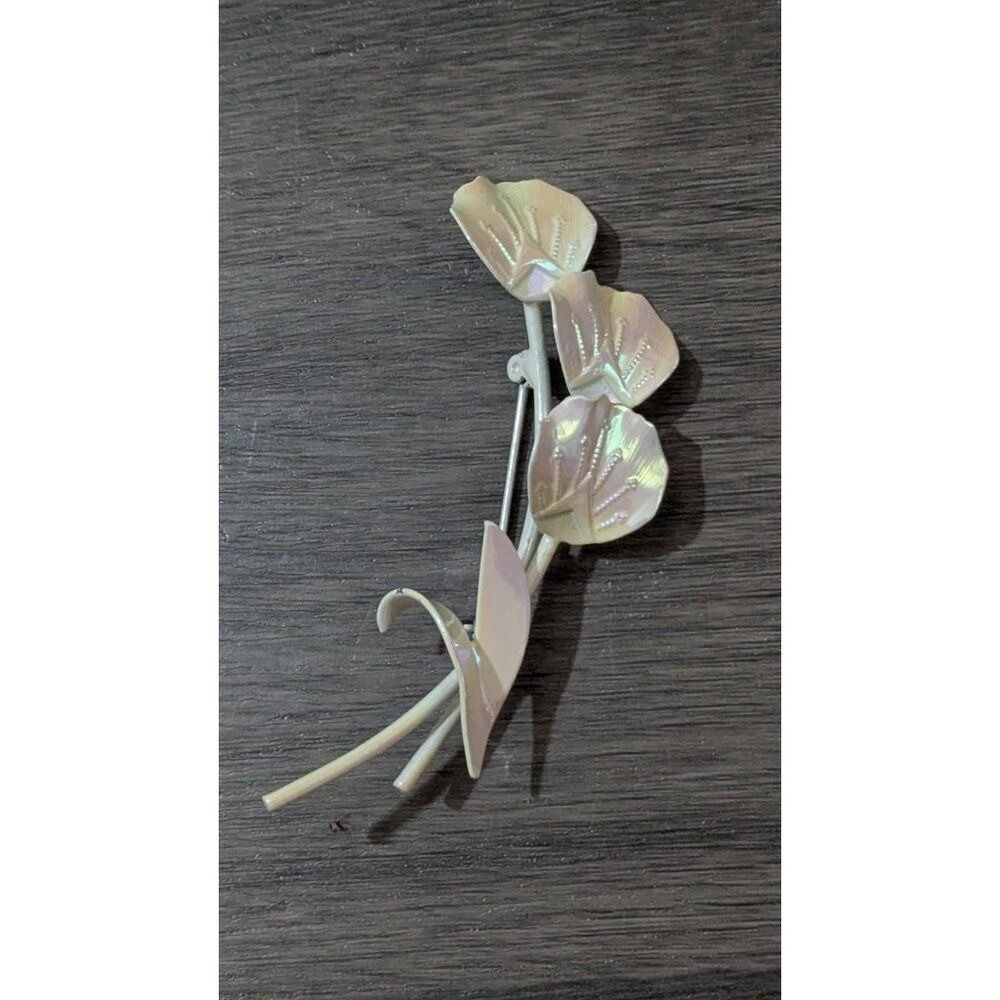 Vintage Iridescent Pearl Finish Triple Flower Brooch Mid Century Floral Pin 3.5" - Picture 3 of 8
